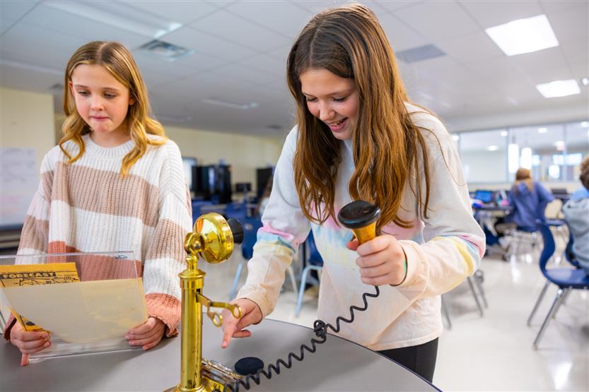 Students visit a technology museum